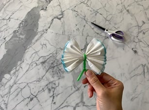 Comment faire des fleurs en mouchoirs avec des Kleenex tuto étape 5