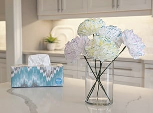 Comment faire des fleurs en mouchoirs avec des Kleenex tuto étape 9