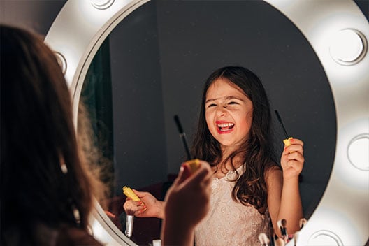 Kleenex ® Trusted Care® Tissues help with makeup removal