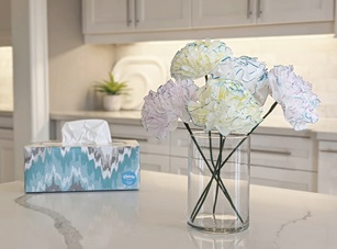 Comment faire des fleurs en mouchoirs avec des Kleenex tuto étape 9